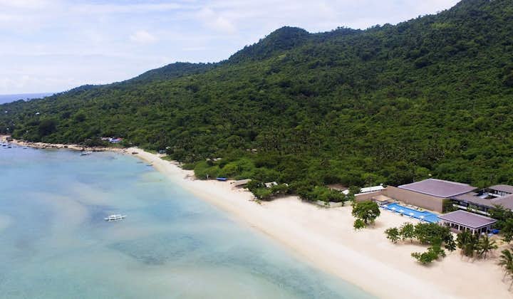 Wide shot of the whole property of Huni Sicogon Island