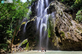 Enjoy the beauty of Tumalog Falls