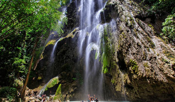 Enjoy the beauty of Tumalog Falls