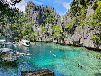 Exploring in Philippines, Twin Lagoon is the breathtaking place that you would not to miss in Coron.