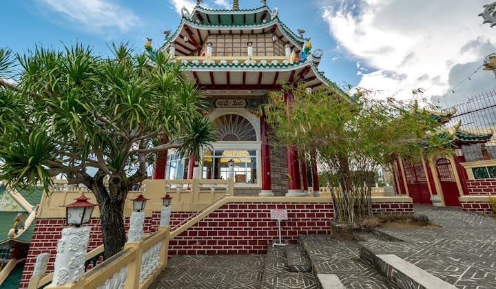 Take a stroll at the Taoist Temple
