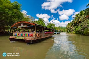 Relaxing meal experience at Loboc River Cruise