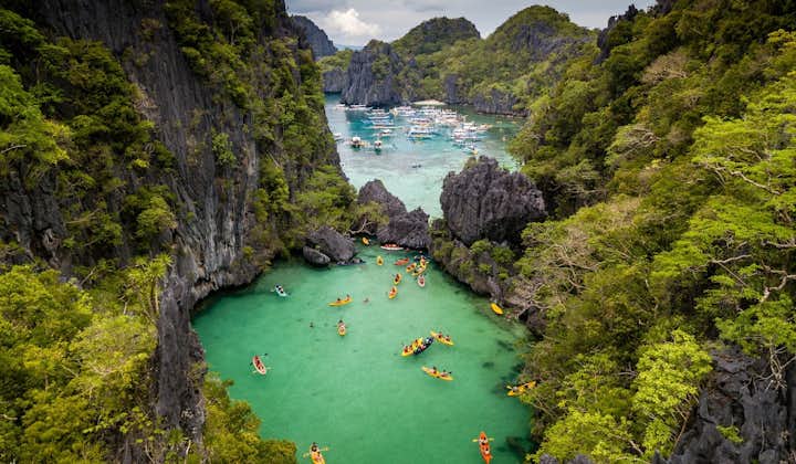 Take a tour of the El Nido Small Lagoon, which has a stunning inlet as well as amazing cliffs, caves, and cliff-jumping locations to discover.
