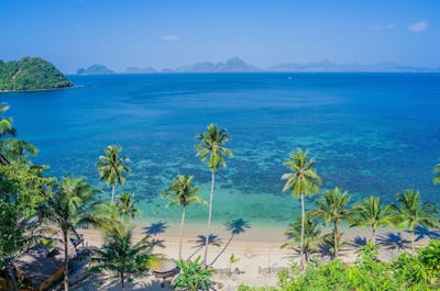 Have your free time exploring Palawan El Nido's 7 Commandos Beach and relax the view surrounded by coconut trees.