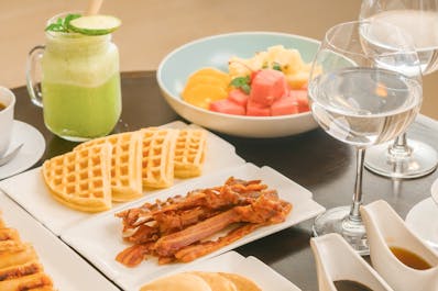 巴拉望普林塞萨港（公主港）顺化度假酒店的免费美味早餐