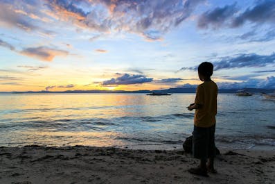 Sunset in the pristine beach of Moalboal, Cebu