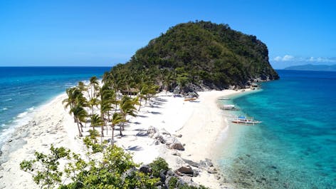 Explore  Islas de Gigantes, the top natural wonder of Iloilo province