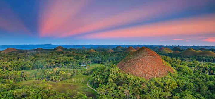 BEST Bohol Tourist Spots &amp; Activities: Chocolate Hills, White Sand Beaches, Loboc River Cruise