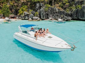 Coron Island Hopping Tour via Private Yacht with Lunch & Transfers | Kayangan & Barracuda Lakes