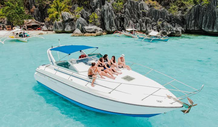 Coron Island Hopping Tour via Private Yacht with Lunch & Transfers | Kayangan & Barracuda Lakes